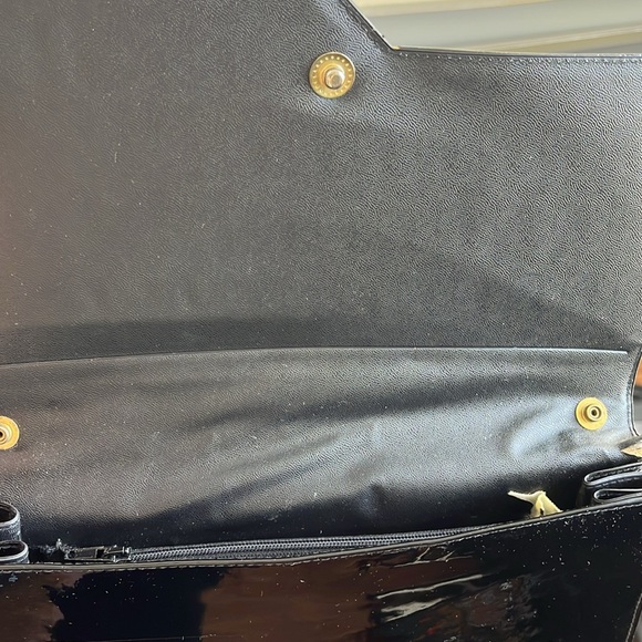 CABRELLI | Vintage Patent Leather Envelope Clutch - Picture 5 of 7